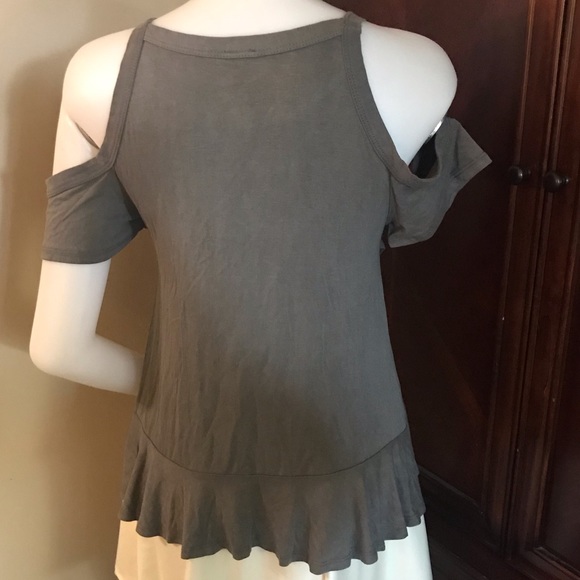 🆕 I Joah Gray Asymmetrical Top-Small - Picture 2 of 7